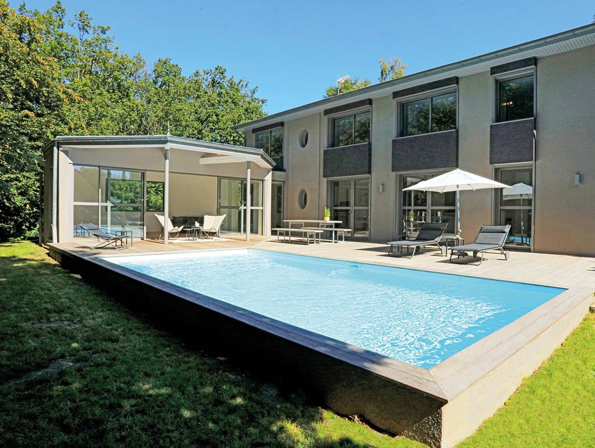 Swimming-pool-disinfection